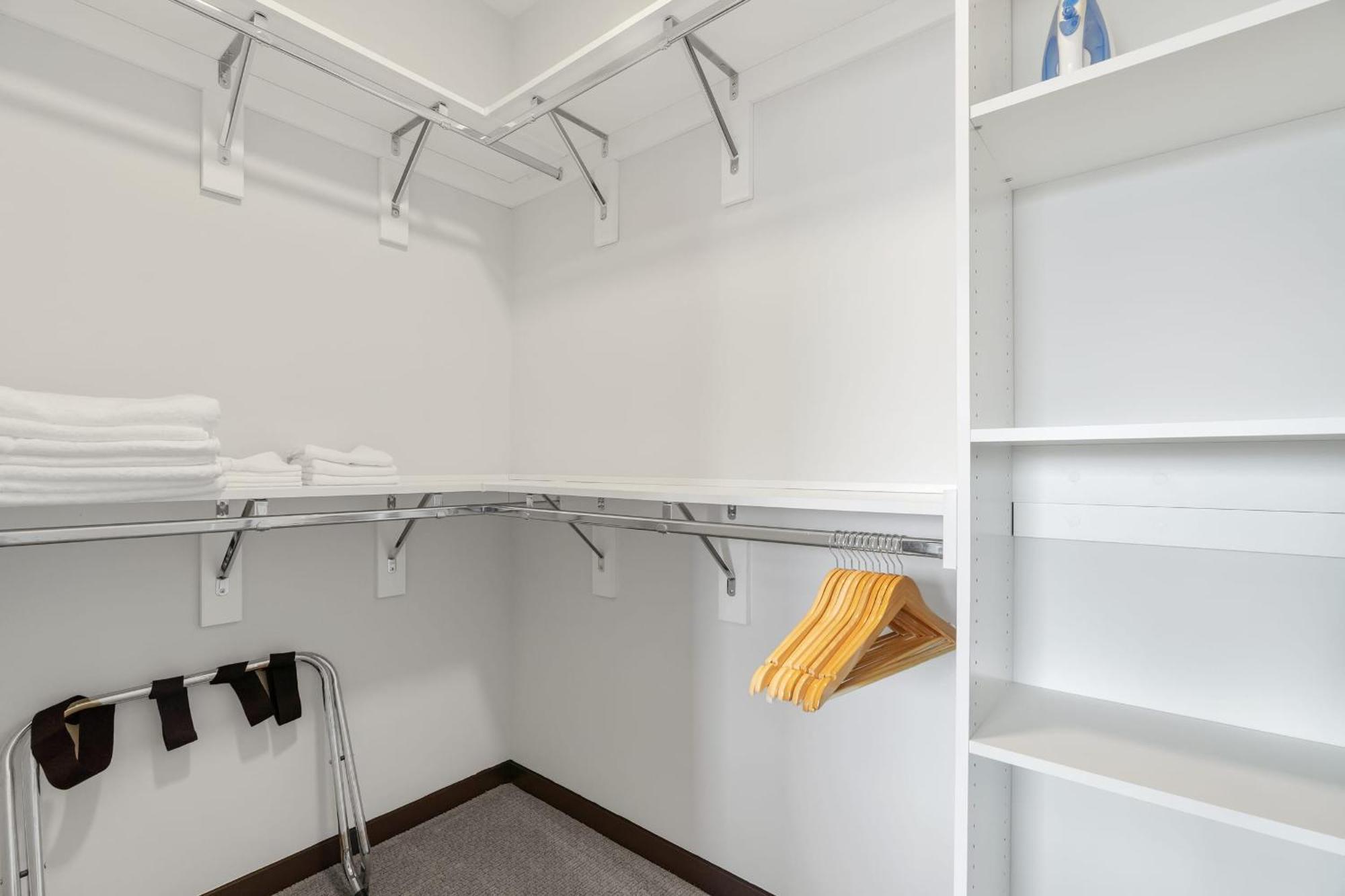 Cozysuites On Mass With Garage Parking #7 Indianapolis Eksteriør billede